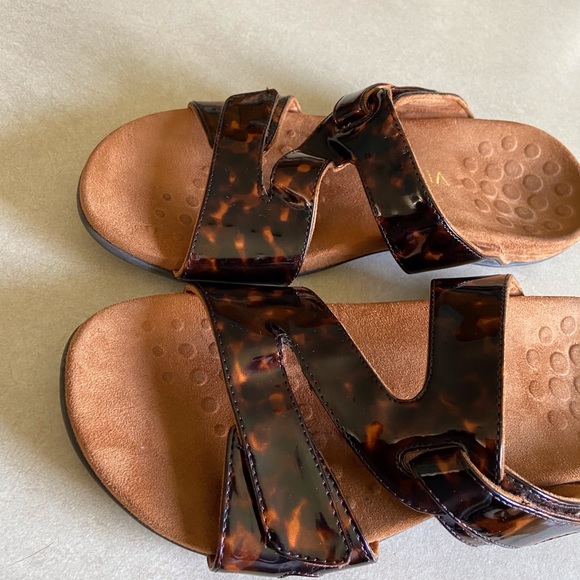 Vionic slide sandals size 7. - Picture 8 of 16